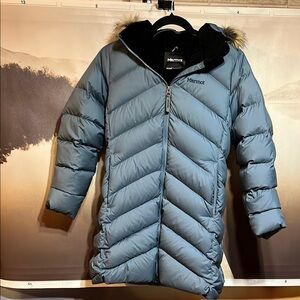 Marmot Gray Quilted Jacket with Fur Trim. Youth Large, 700 fill Down
